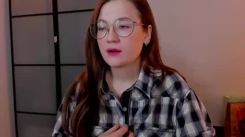 Mia with a big heart  online show from February 15, 2025, 3:20 am