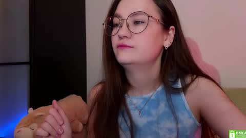 Mia with a big heart  online show from March 12, 2025, 3:35 am