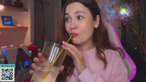 Mia with a big heart  online show from December 15, 2025, 11:58 am