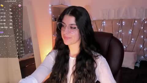 Snapshot of _niah_ chatting on December 10, 2024, 11:51 pm Niah You can call me Ni or cutie haha online show from December 10, 2024, 11:51 pm