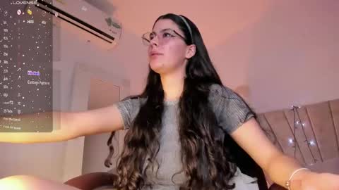 Snapshot of _niah_ chatting on December 15, 2024, 8:58 pm Niah You can call me Ni or cutie haha online show from December 15, 2024, 8:58 pm