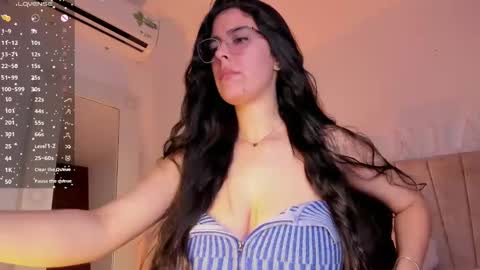 Snapshot of _niah_ chatting on January 28, 2025, 11:50 pm Niah You can call me Ni or cutie haha online show from January 28, 2025, 11:50 pm