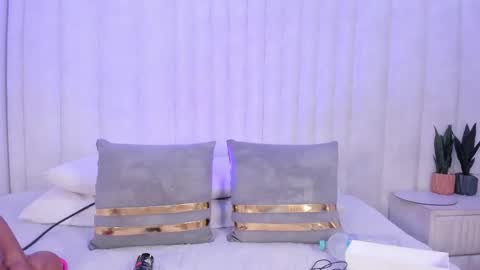 Snapshot of _nicole_moon chatting on February 17, 2026, 3:36 am Niole online show from February 17, 2026, 3:36 am