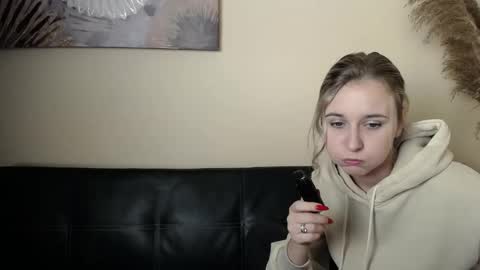 Nica online show from November 5, 2025, 11:32 am