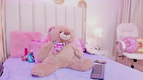  ninafox online show from February 16, 2026, 9:22 pm