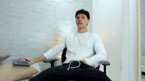 Noah Heyden online show from February 9, 2025, 2:50 pm