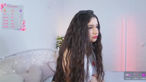 Snapshot of _noell_ chatting on December 17, 2024, 2:33 pm Vivian online show from December 17, 2024, 2:33 pm