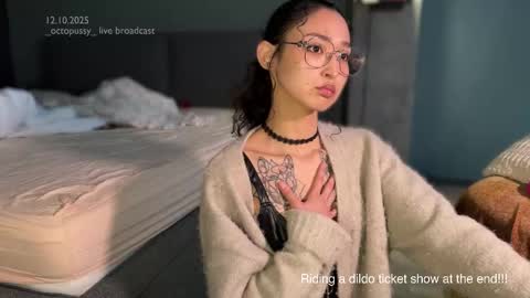 Mikayla online show from October 12, 2025, 10:03 am