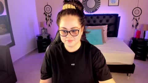 Olivia jones online show from May 25, 2026, 12:11 pm