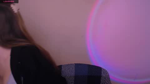 Snapshot of _oliviax_ chatting on November 12, 2025, 10:37 am Olivia online show from November 12, 2025, 10:37 am