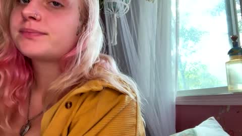 _peaceoutgirlscout_ online show from October 4, 2025, 8:07 pm