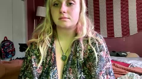 _peaceoutgirlscout_ online show from October 9, 2025, 8:18 pm