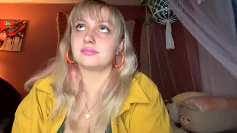 _peaceoutgirlscout_ online show from November 3, 2025, 11:26 pm