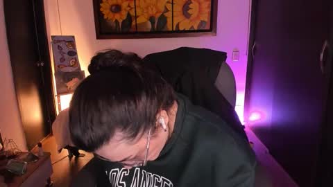 Snapshot of _peach__ chatting on October 14, 2025, 3:18 am violeta ig online show from October 14, 2025, 3:18 am