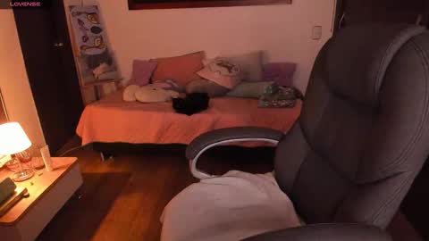 Snapshot of _peach__ chatting on October 20, 2025, 3:40 am violeta ig online show from October 20, 2025, 3:40 am