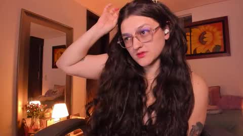 Snapshot of _peach__ chatting on November 7, 2025, 4:56 am violeta ig online show from November 7, 2025, 4:56 am