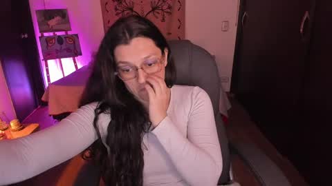 Snapshot of _peach__ chatting on April 23, 2026, 3:41 am violeta ig online show from April 23, 2026, 3:41 am