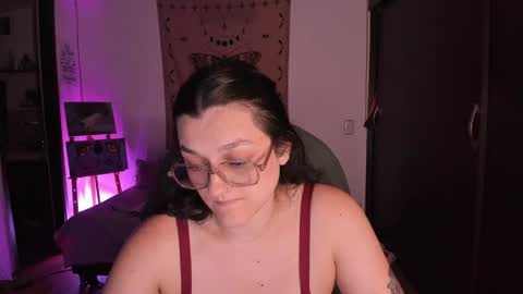 Snapshot of _peach__ chatting on May 5, 2026, 3:36 am violeta ig online show from May 5, 2026, 3:36 am