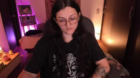 Snapshot of _peach__ chatting on May 12, 2026, 5:04 am violeta ig online show from May 12, 2026, 5:04 am