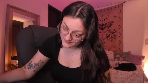 Snapshot of _peach__ chatting on May 14, 2026, 4:19 am violeta ig online show from May 14, 2026, 4:19 am