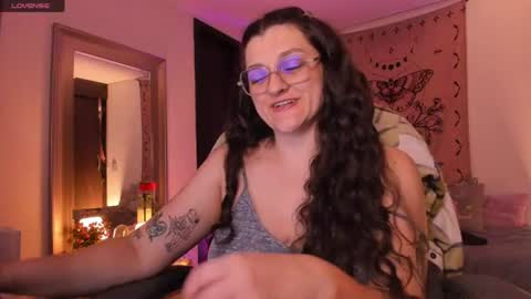 Snapshot of _peach__ chatting on June 25, 2026, 5:12 am violeta ig online show from June 25, 2026, 5:12 am