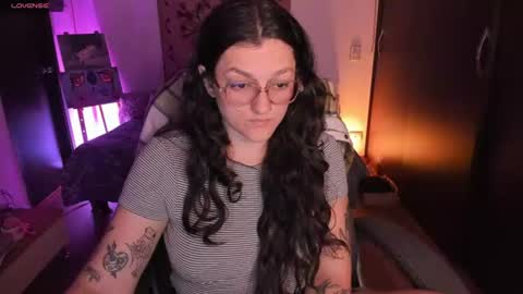 Snapshot of _peach__ chatting on July 9, 2026, 3:21 am violeta ig online show from July 9, 2026, 3:21 am