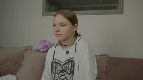 Viktoria online show from April 16, 2026, 3:18 am