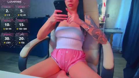 Ilona online show from April 14, 2026, 5:35 am