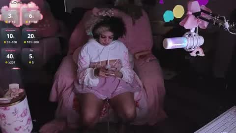 Snapshot of _porcelaindoll_ chatting on June 19, 2026, 5:17 pm SayaSleepingBeautyBabyGirl online show from June 19, 2026, 5:17 pm