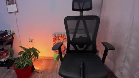 Cherr online show from March 5, 2025, 11:27 pm