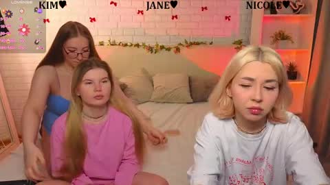 Merlizz Eva Jane Mila Nicole  left to right  online show from April 12, 2026, 8:14 pm