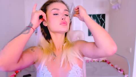 _ravena online show from October 5, 2025, 8:34 am