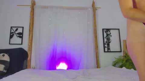 Moon online show from October 10, 2025, 7:24 pm