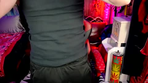 Snapshot of _redxxx chatting on November 17, 2025, 4:57 pm REDxxx online show from November 17, 2025, 4:57 pm