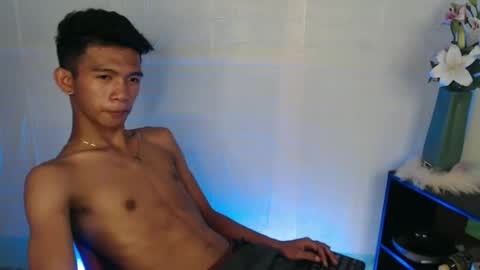 Snapshot of _rellvanxx chatting on March 8, 2025, 7:42 pm _rellvanxx online show from March 8, 2025, 7:42 pm