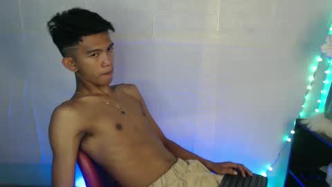 Snapshot of _rellvanxx chatting on March 12, 2025, 7:38 pm _rellvanxx online show from March 12, 2025, 7:38 pm