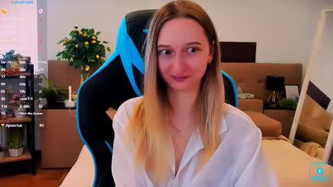 I am Rina online show from October 28, 2025, 6:39 am