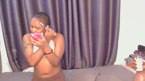  Roxxana online show from April 12, 2026, 4:23 pm