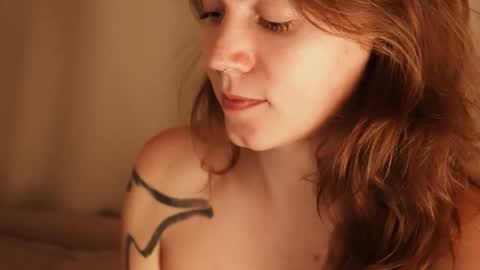 Lia online show from September 24, 2025, 7:39 pm