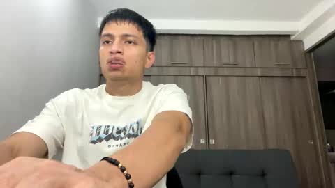 Juan Pablo-independent model online show from March 8, 2026, 3:32 am