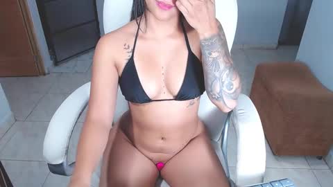 Snapshot of _sexychanel_ chatting on February 23, 2025, 7:44 am Sara online show from February 23, 2025, 7:44 am