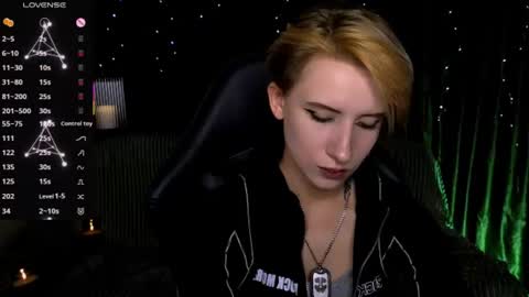 Snapshot of _shadow_devil__ chatting on July 28, 2026, 8:52 pm Alex online show from July 28, 2026, 8:52 pm