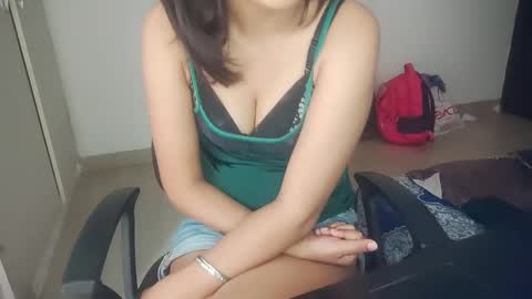 _shalini_0 online show from October 9, 2025, 2:20 am