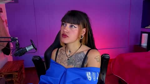 Snapshot of _sharlotte777 chatting on October 15, 2025, 3:23 pm _sharlotte777 online show from October 15, 2025, 3:23 pm