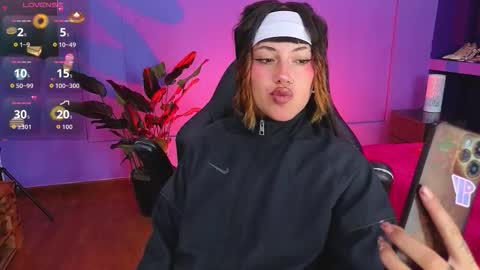 Snapshot of _sharlotte777 chatting on October 21, 2025, 2:07 pm _sharlotte777 online show from October 21, 2025, 2:07 pm