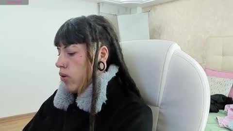 _sharlotte777 online show from December 17, 2025, 1:17 pm