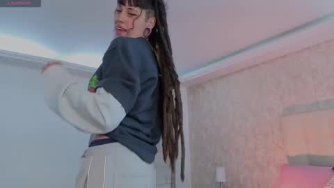 _sharlotte777 online show from January 16, 2026, 12:42 pm