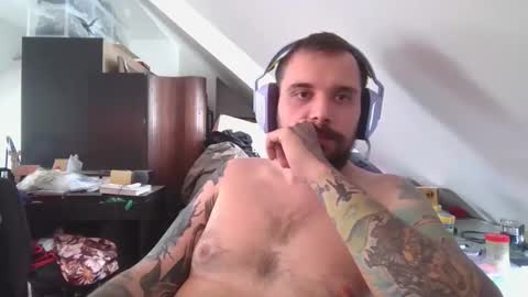 _smiley_bear27 online show from November 4, 2025, 1:38 am