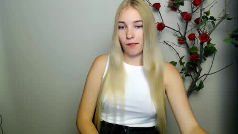 Snapshot of _snow_queen__ chatting on September 24, 2025, 7:50 pm Rachel online show from September 24, 2025, 7:50 pm