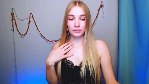 Snapshot of _snow_queen__ chatting on December 16, 2025, 8:58 pm Rachel online show from December 16, 2025, 8:58 pm